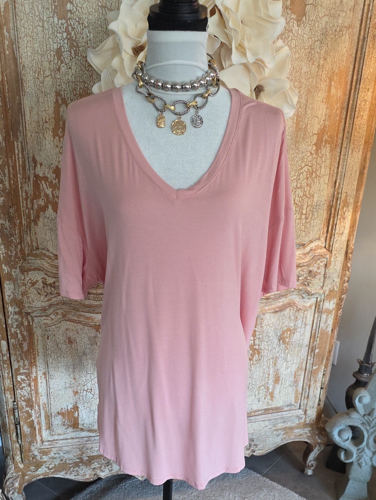 Time And Tru Light Pink V-Neck Short Sleeve Top
